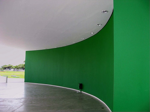 Cómo elegir colores para pintar una casa o un negocio. Estación Cabo Branco en Joao Pessoa (Brasil) de Oscar Niemeyer.