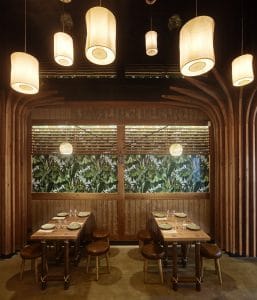 Ventanas de vegetación en diseño de restaurante Koh Lanta en A Coruña (Galicia)
