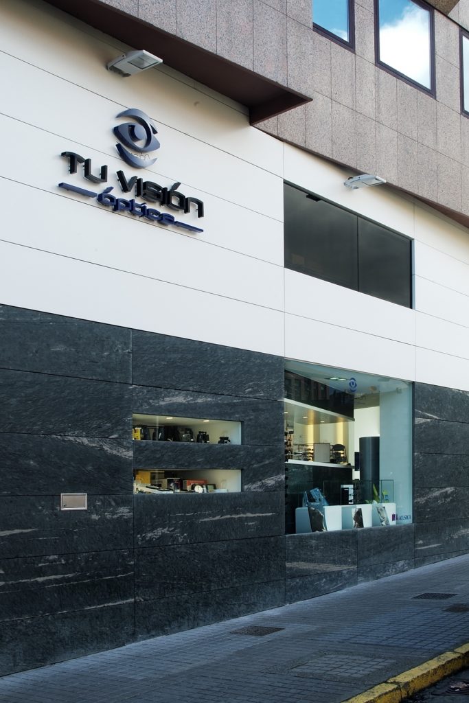 Fachada óptica Tu Visión en Ponferrada, León