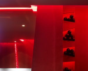 Botellero e iluminación LED Rojo en La Fragua de Vulcano Lounge & Bar