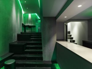 Barra auxiliar y anfiteatro en La Fragua de Vulcano Lounge & Bar