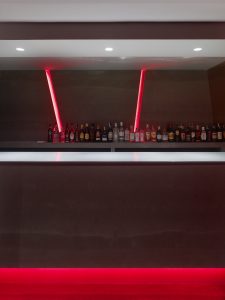 Contrabarra e iluminación en La Fragua de Vulcano Lounge & Bar