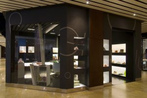 Fachada en centro comercial