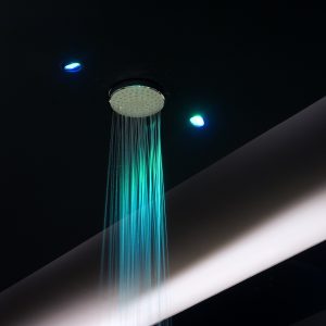 Chorro de agua iluminado en Jabonería Glup Glup
