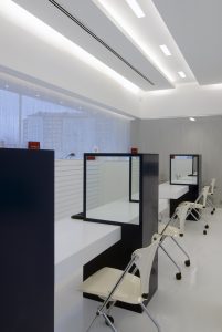 Diseño de óptica en Ponferrada. Puestos de atención personalizada