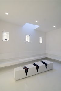 Mesa revistero de diseño y fabricación propia. Obliga a mantener el orden en la sala