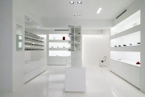 Expositores de gafas en formato horizontal con vista de producto de 360º. Diseño y fabricación propia