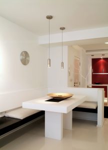 Diseño interior de piso en Galicia. Mesa de comedor diseñada y fabricada para la ocasión