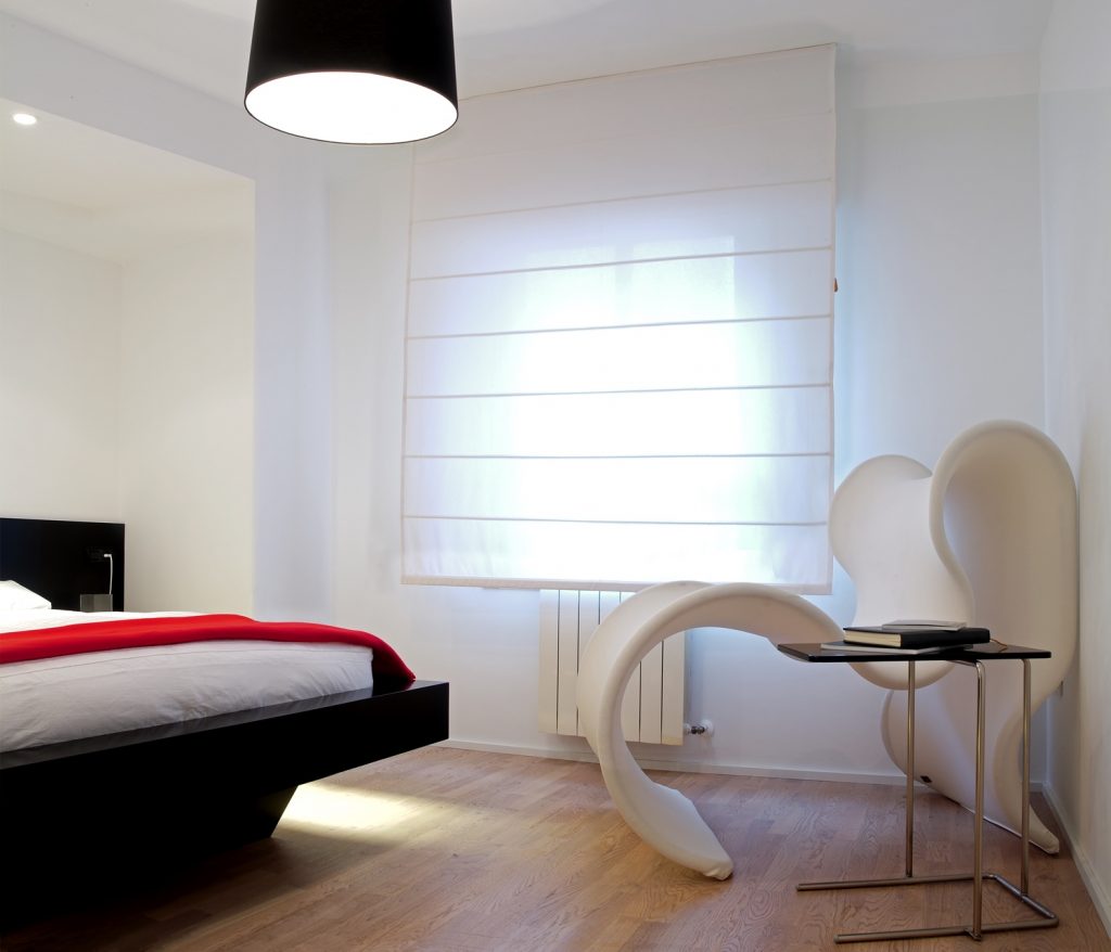 Diseño interior de piso en Galicia. Cama de diseño y fabricación propia