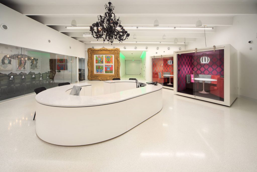 El banco de hoy día, se ha alejado de los problemas de los clientes