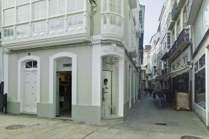 Fachada tienda en diseño interior de tienda de moda de mujer Jonathans