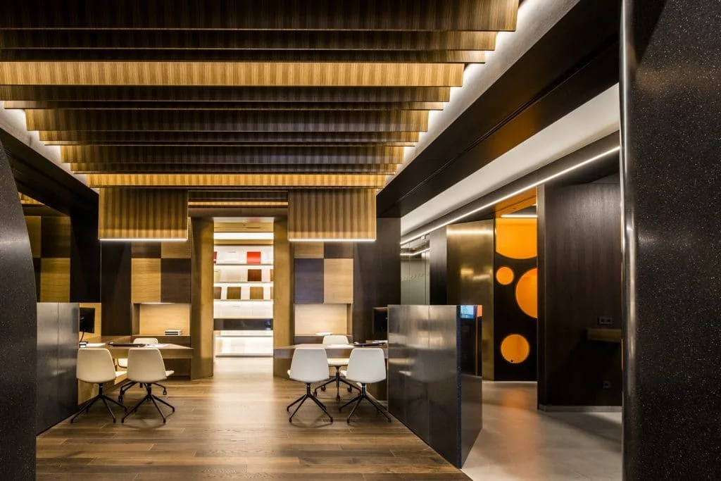Zona de atención personalizada en Diseño de showroom de cocinas para Grupo Ramón García