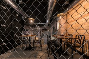 Reservado y escenario en restaurante Pracer