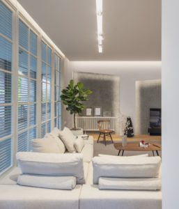Sofá Flexform, Butaca Vitra, Silla Knoll, Mesita auxiliar Stua, Bang & Olufsen Beovision Ecliipse y B&O Altavoz Beolab 20 en exposición de mobiliario - INteriorismo EStratégico en Galicia - Showroom mobiliario Sutega