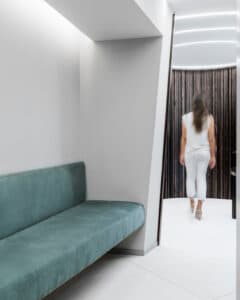 Zona de espera en INteriorismo EStratégico Clínica Madrid Dr Guilarte