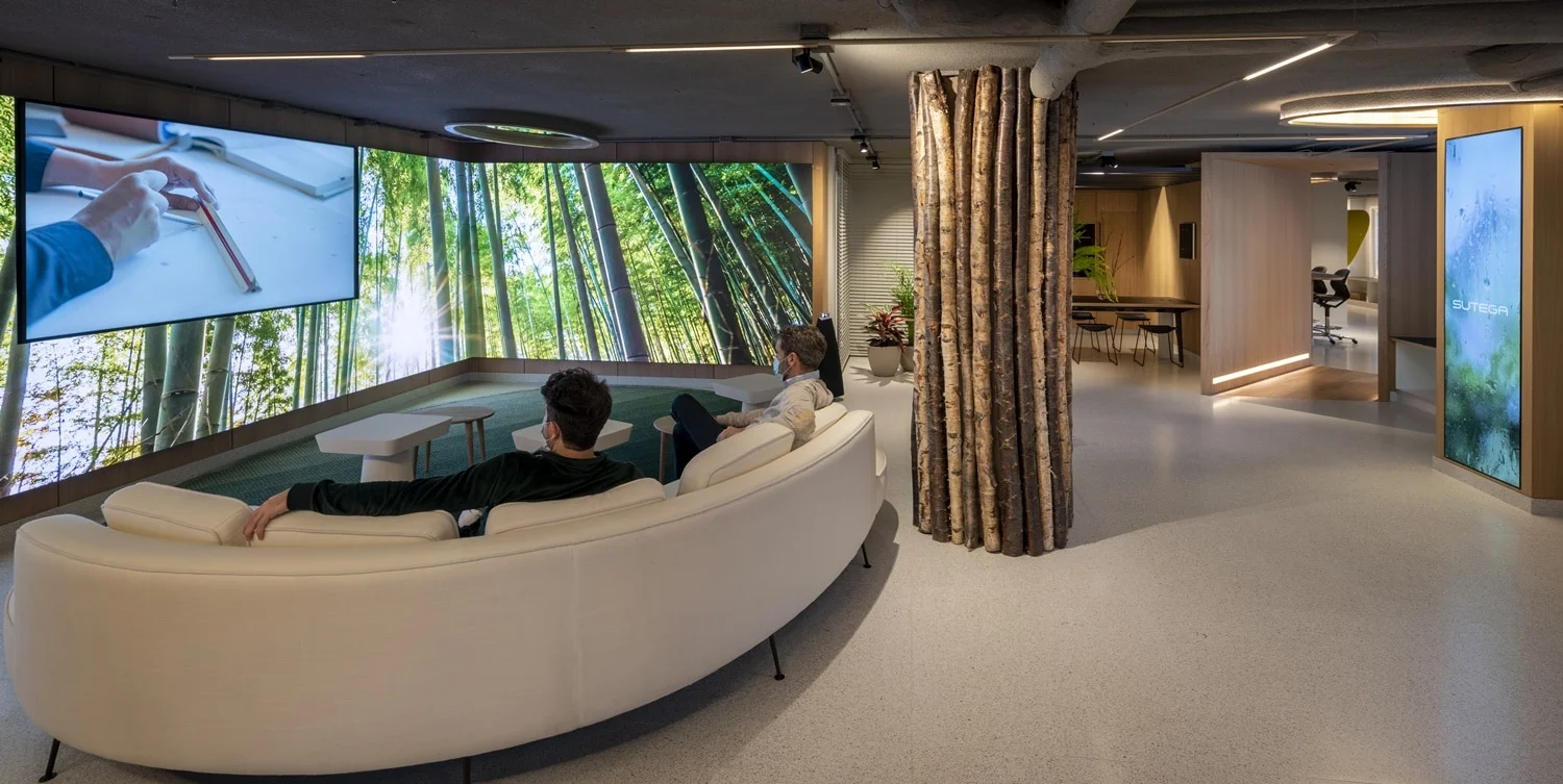 Experiencia audiovisuales en Diseño de oficinas Sutega LAB