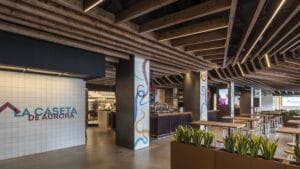 Ilustraciones y branding en Diseño de pulpería La Caseta de Aurora