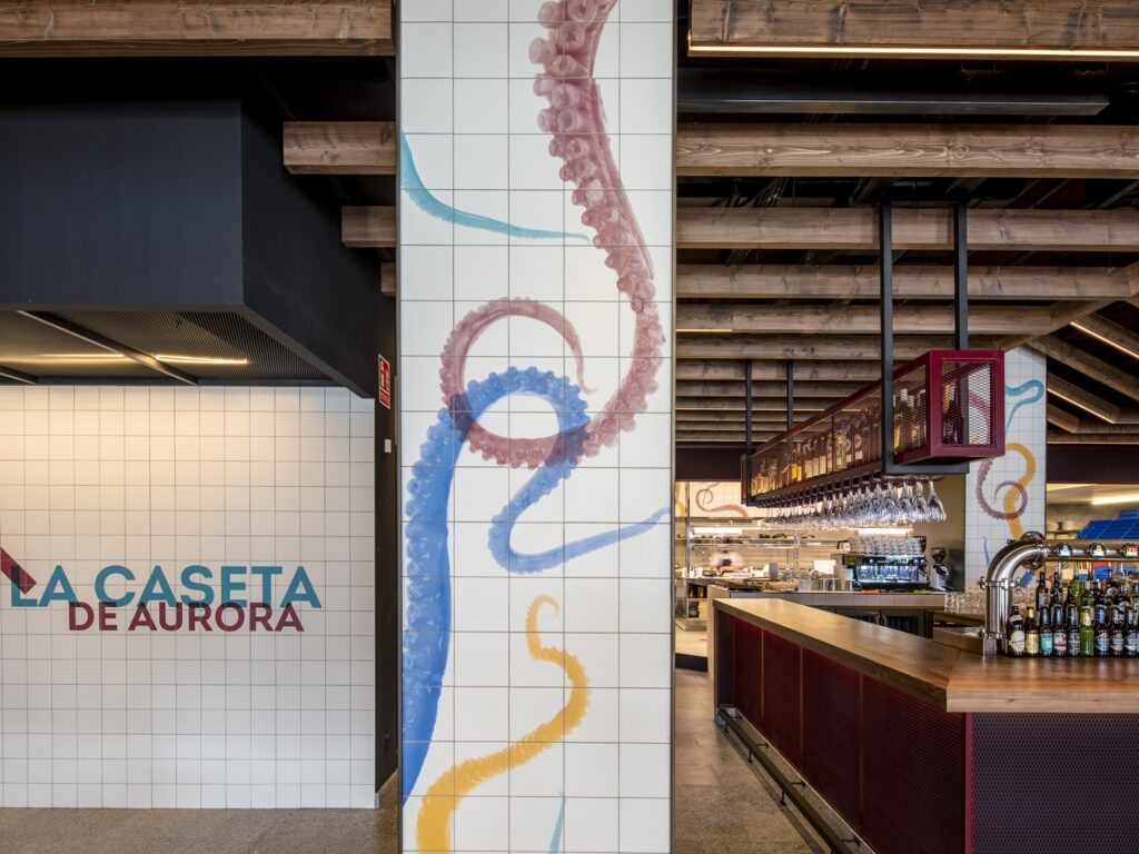 Ilustraciones y branding de marca en Diseño de pulpería La Caseta de Aurora