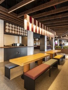 Mesa corrida pulpeira en Diseño de pulpería La Caseta de Aurora