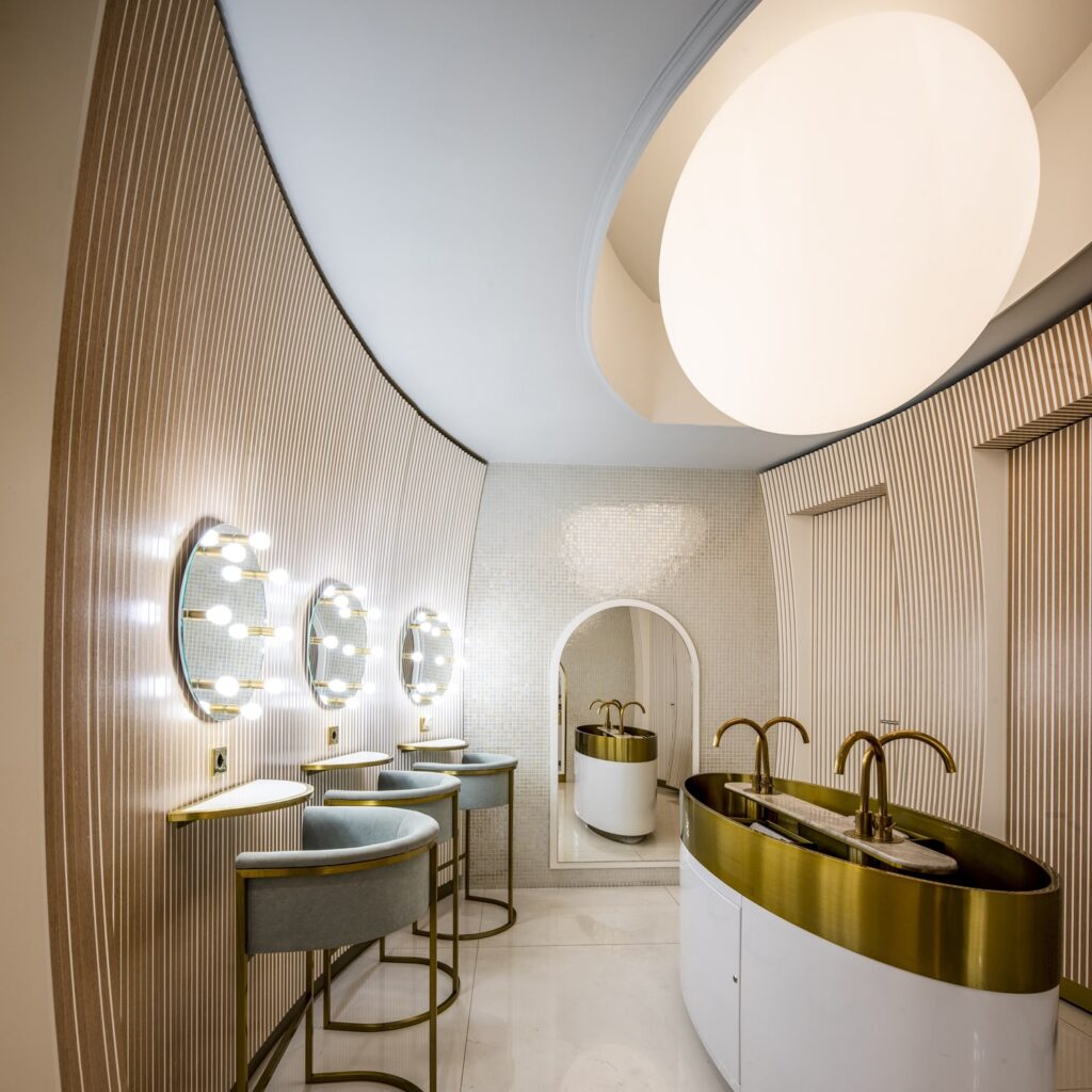 Interiorismo en aseos femeninos en Salón de Eventos 'Amar Eventos' by Árbore de Veira