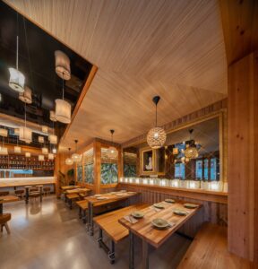 Mobiliario y altar en Diseño interior restaurante Koh Lanta en Elche