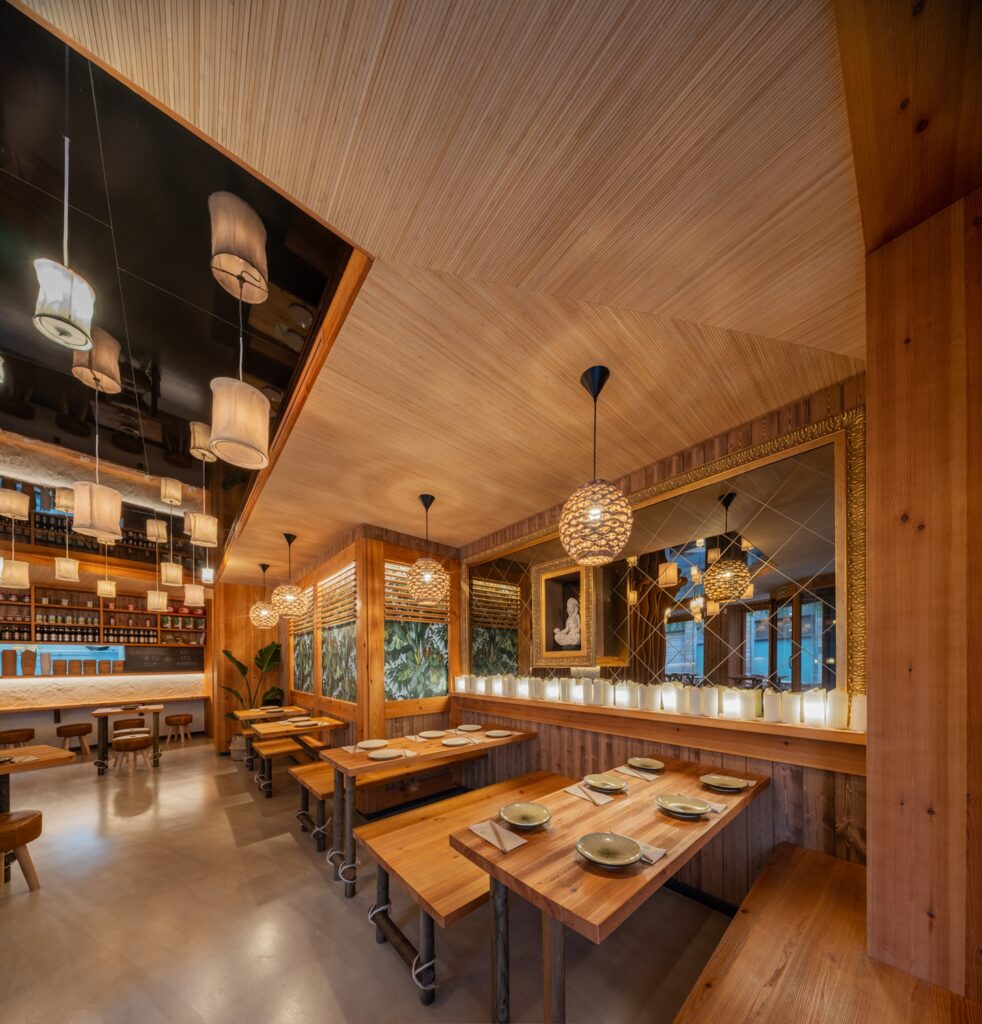 Mobiliario y altar en Diseño interior restaurante Koh Lanta en Elche