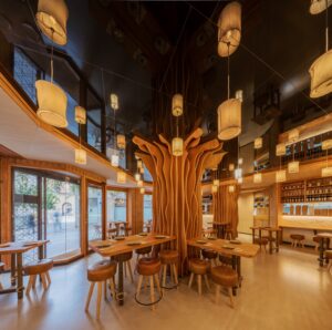 Farolillos voladores en Diseño interior restaurante Koh Lanta en Elche