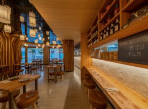 Vista cocina en Diseño interior restaurante Koh Lanta en Elche