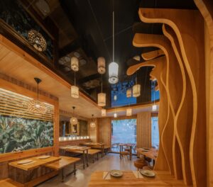 Árbol disimulando pilar en Diseño interior restaurante Koh Lanta en Elche