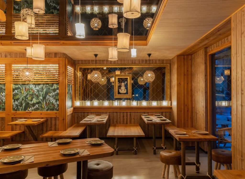 Altar y virgen en Diseño interior restaurante Koh Lanta en Elche