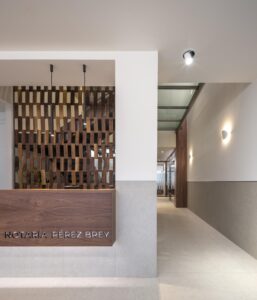 Diseño notaría Pérez-Brey. Recepción.
