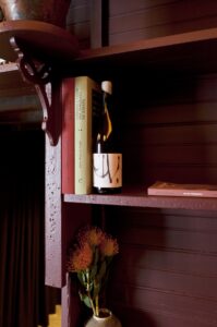 Interiorismo tienda de vinos 'Asede' en Santiago