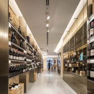 Exposición en Proyecto de Interiorismo tienda Álvarez Delicatessen en Coruña, por Iván Cotado Diseño de Interiores