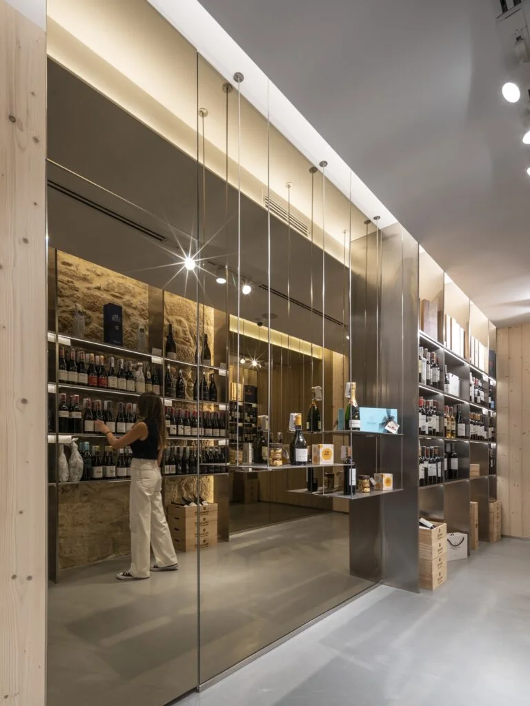 Exposición en Proyecto de Interiorismo tienda Álvarez Delicatessen en Coruña, por Iván Cotado Diseño de Interiores