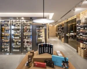Exposición en Proyecto de Interiorismo tienda Álvarez Delicatessen en Coruña, por Iván Cotado Diseño de Interiores
