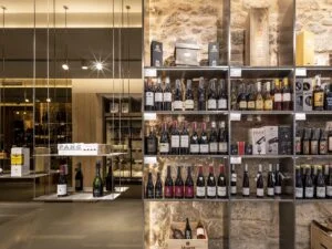 Exposición en Proyecto de Interiorismo tienda Álvarez Delicatessen en Coruña, por Iván Cotado Diseño de Interiores