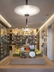 Exposición en Proyecto de Interiorismo tienda Álvarez Delicatessen en Coruña, por Iván Cotado Diseño de Interiores